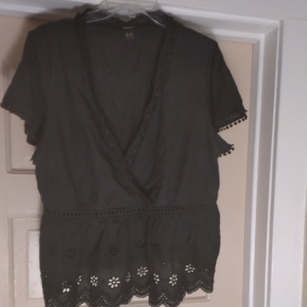 Chic Black Lace Trim Blouse